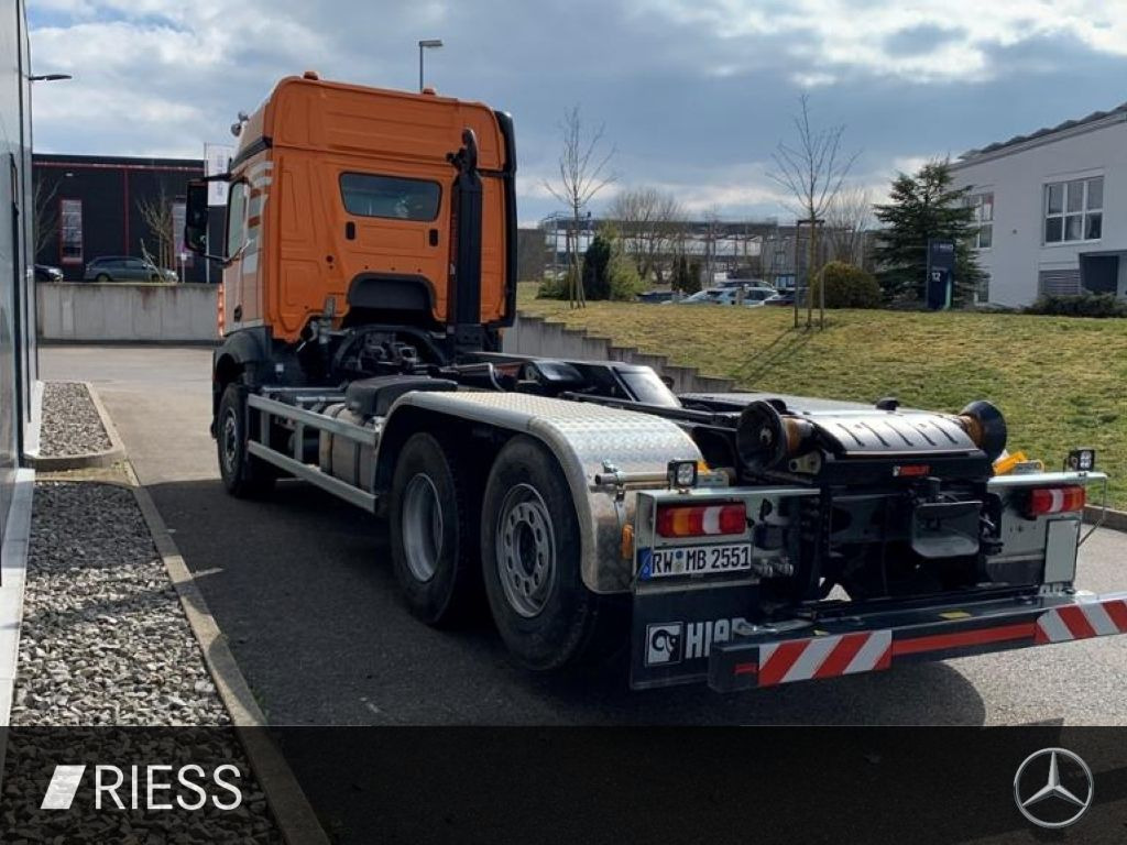 Mercedes-Benz 2551 L Abrollkipper mit HAD, gelenkter liftbarer - Camión: foto 4 Mercedes-Benz 2551 L Abrollkipper mit HAD, gelenkter liftbarer - Camión: foto 4