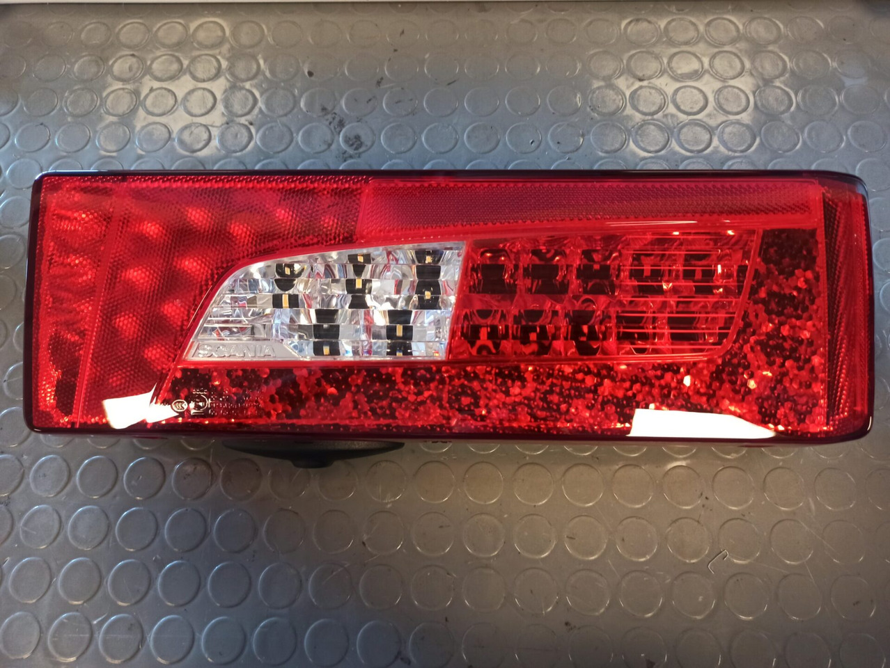 SCANIA LED LAMP CLUSTER - 2380953 - Luz/ Iluminación para Camión: foto 1 SCANIA LED LAMP CLUSTER - 2380953 - Luz/ Iluminación para Camión: foto 1