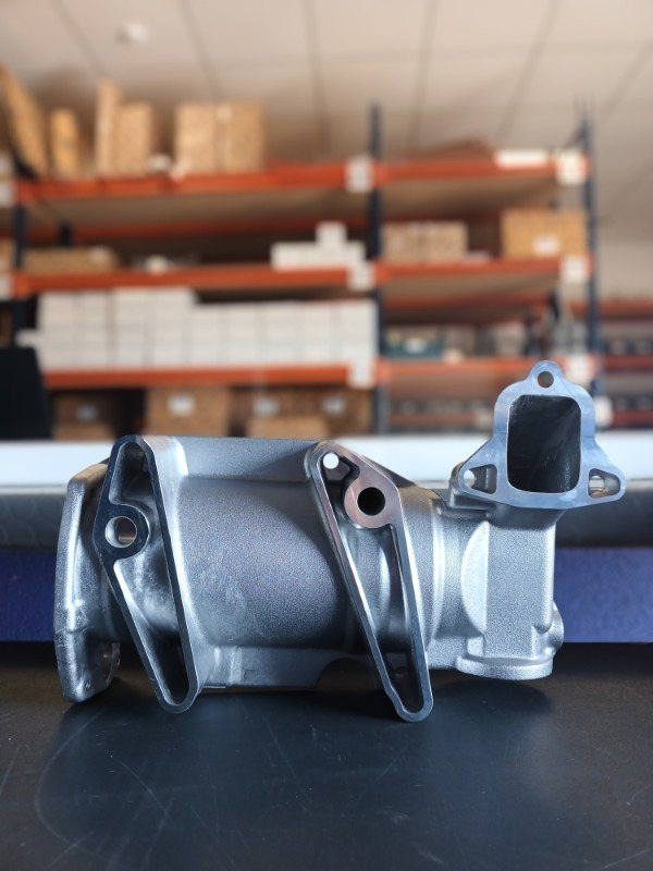 SCANIA OIL COOLER HOUSING 1450158 - Enfriador de aceite para Camión: foto 2 SCANIA OIL COOLER HOUSING 1450158 - Enfriador de aceite para Camión: foto 2