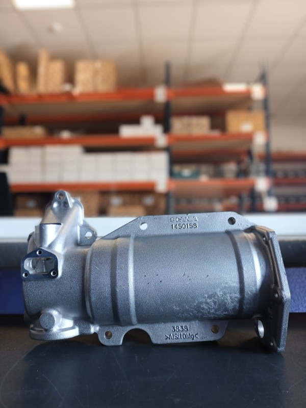 SCANIA OIL COOLER HOUSING 1450158 - Enfriador de aceite para Camión: foto 1 SCANIA OIL COOLER HOUSING 1450158 - Enfriador de aceite para Camión: foto 1