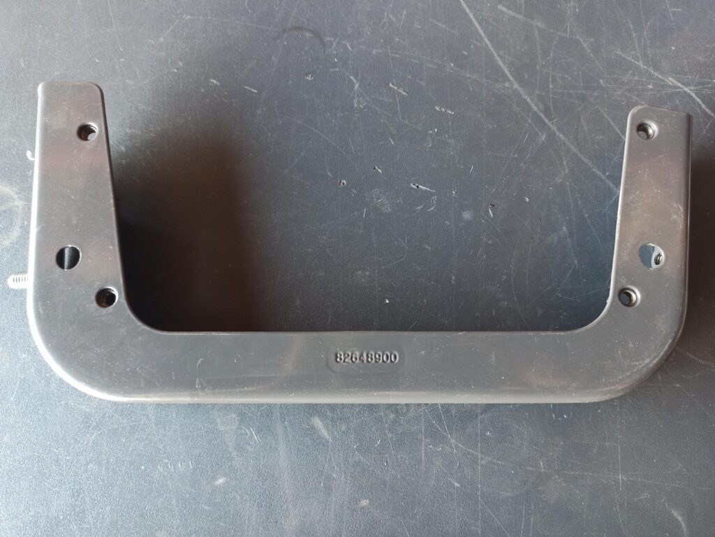 VOLVO SUPPORT BRACKET 82648900 - Bastidor/ Chasis para Camión: foto 1 VOLVO SUPPORT BRACKET 82648900 - Bastidor/ Chasis para Camión: foto 1