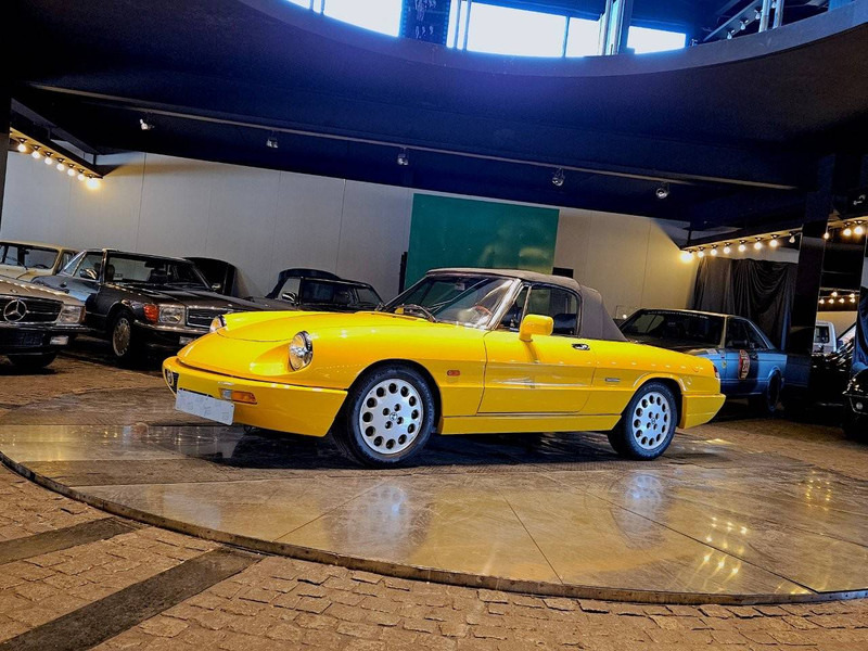 Alfa Romeo Spider (serie 4) _ 2000 - Sedan: foto 2 Alfa Romeo Spider (serie 4) _ 2000 - Sedan: foto 2
