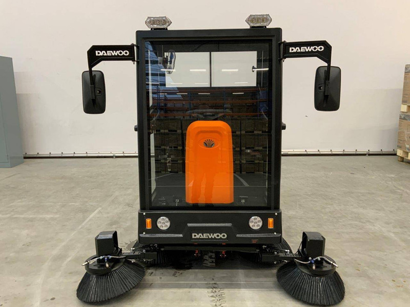 Daewoo DAS100 - Barredora vial: foto 4 Daewoo DAS100 - Barredora vial: foto 4
