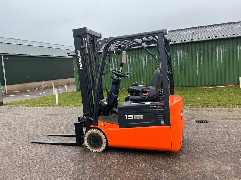 Doosan B15T-5 - Carretilla elevadora eléctrica: foto 4 Doosan B15T-5 - Carretilla elevadora eléctrica: foto 4