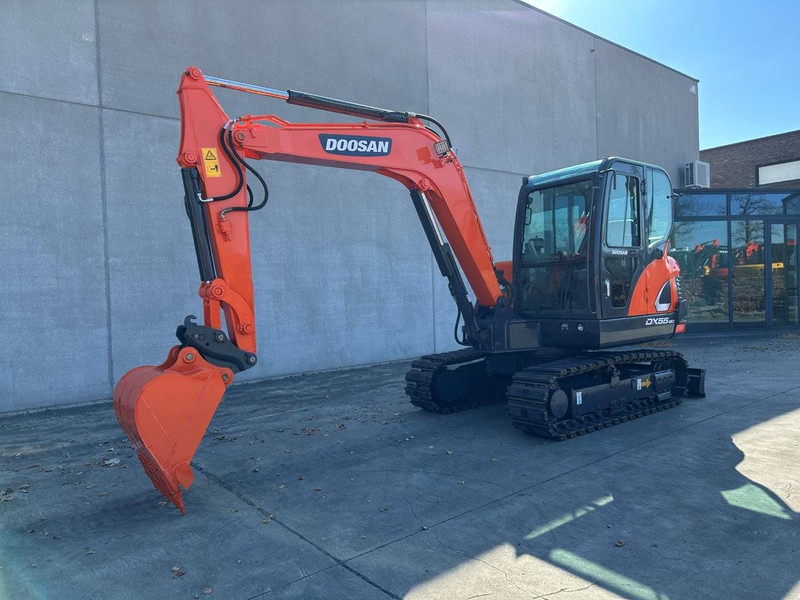 Doosan DX55-9C - Excavadora de cadenas: foto 1 Doosan DX55-9C - Excavadora de cadenas: foto 1