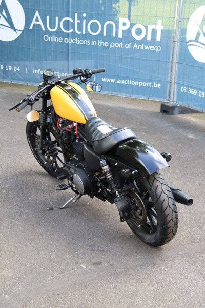 Harley-Davidson Sporster XL 883 Iron - Motocicleta: foto 4 Harley-Davidson Sporster XL 883 Iron - Motocicleta: foto 4