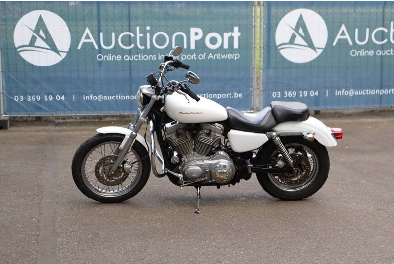 Harley-Davidson Sporster XL883 - Motocicleta: foto 1 Harley-Davidson Sporster XL883 - Motocicleta: foto 1