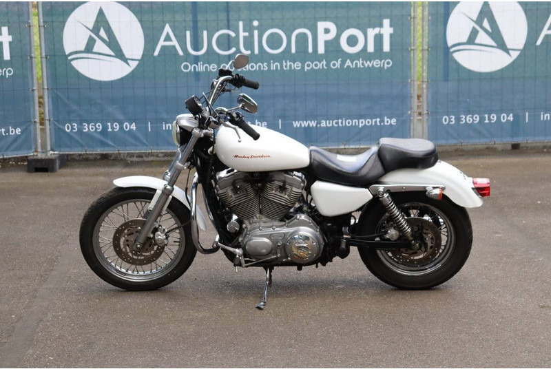 Harley-Davidson Sporster XL883 - Motocicleta: foto 2 Harley-Davidson Sporster XL883 - Motocicleta: foto 2