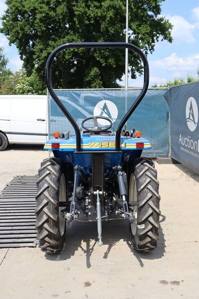 Iseki Landhope 185 - Tractor: foto 4 Iseki Landhope 185 - Tractor: foto 4