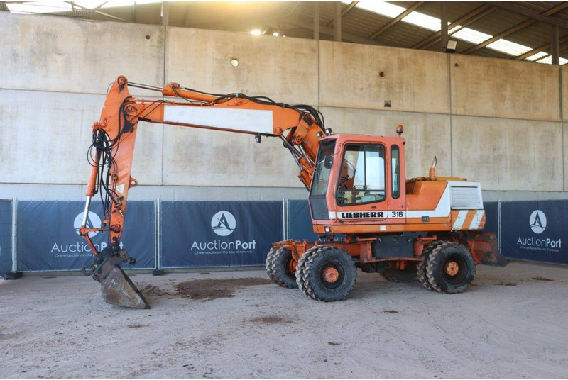 Liebherr A316 - Excavadora de ruedas: foto 1 Liebherr A316 - Excavadora de ruedas: foto 1