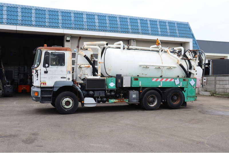 MAN 33.360 FE 300 A Sewage Truck - Camión caja cerrada: foto 1 MAN 33.360 FE 300 A Sewage Truck - Camión caja cerrada: foto 1