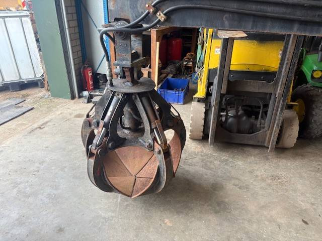 Manitou Hydraulic grapple attachment - Pinza de manipulación: foto 4 Manitou Hydraulic grapple attachment - Pinza de manipulación: foto 4