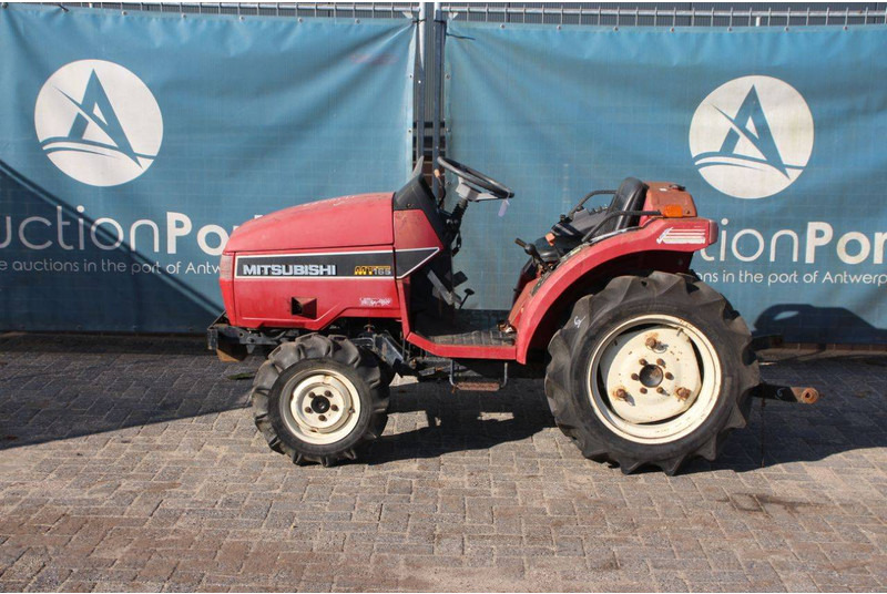 Mitsubishi MT165 - Tractor: foto 2 Mitsubishi MT165 - Tractor: foto 2