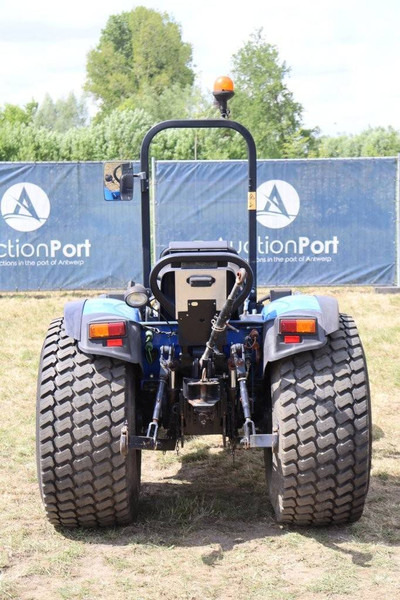 New Holland T3040 - Tractor: foto 5 New Holland T3040 - Tractor: foto 5