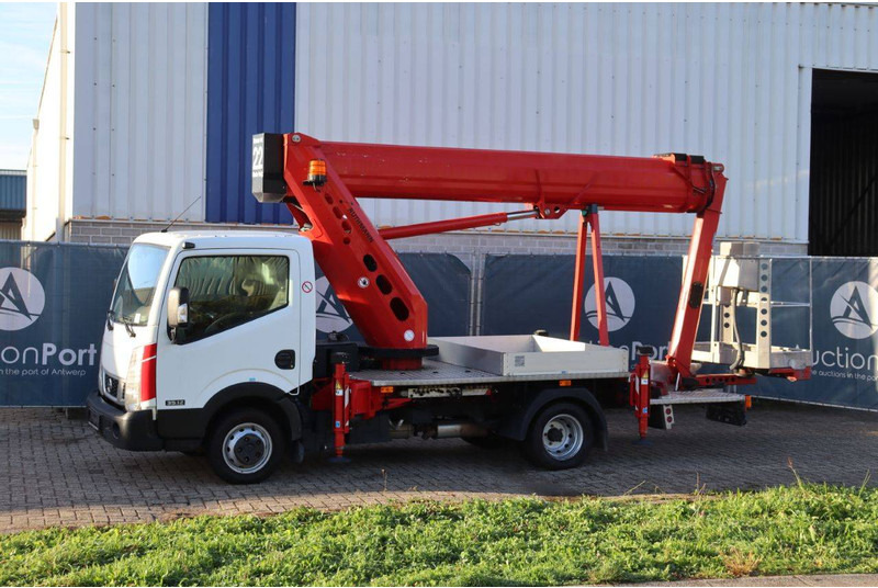 Nissan Cabstar 35.12 - Camión con plataforma elevadora: foto 1 Nissan Cabstar 35.12 - Camión con plataforma elevadora: foto 1