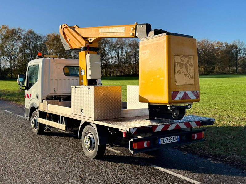 Nissan Cabstar Klubb K26 - Camión con plataforma elevadora: foto 3 Nissan Cabstar Klubb K26 - Camión con plataforma elevadora: foto 3