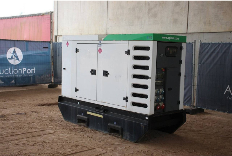 SDMO R110C3 - Generador industriale: foto 3 SDMO R110C3 - Generador industriale: foto 3