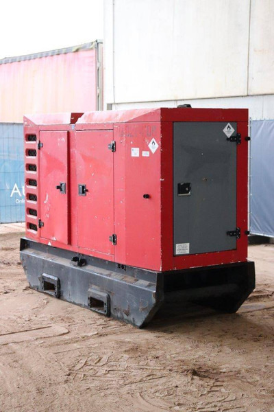 SDMO R145 - Generador industriale: foto 4 SDMO R145 - Generador industriale: foto 4