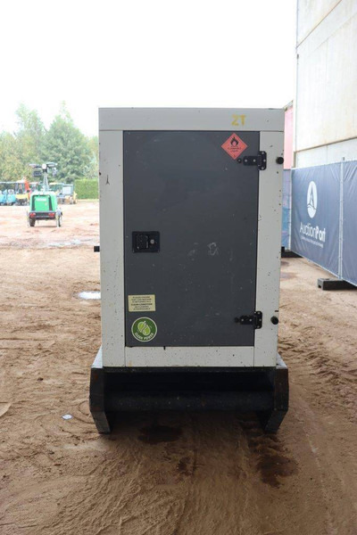 SDMO R90C3 - Generador industriale: foto 5 SDMO R90C3 - Generador industriale: foto 5