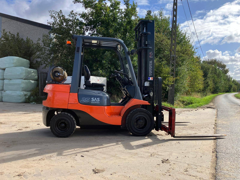 Toyota 42-7FGF25 - Carretilla elevadora de gas: foto 3 Toyota 42-7FGF25 - Carretilla elevadora de gas: foto 3