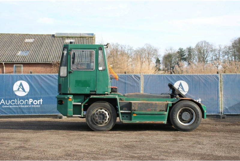 Volvo - Tractor industrial: foto 2 Volvo - Tractor industrial: foto 2