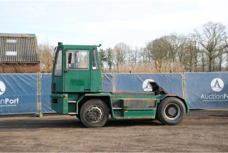 Volvo - Tractor industrial: foto 1 Volvo - Tractor industrial: foto 1