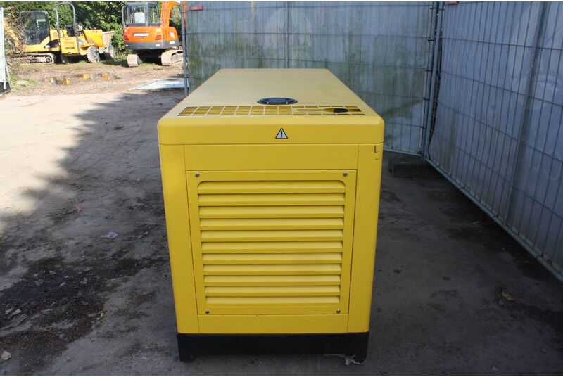 Compal power VG-R30 - Generador industriale: foto 4 Compal power VG-R30 - Generador industriale: foto 4