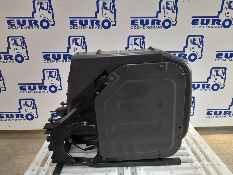 REZERVOR ADBLUE VOLVO 21143667 - Depósito de AdBlue para Camión: foto 1 REZERVOR ADBLUE VOLVO 21143667 - Depósito de AdBlue para Camión: foto 1