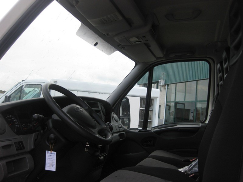 Furgoneta caja cerrada IVECO 35C15 CAJA CERRADA: foto 7