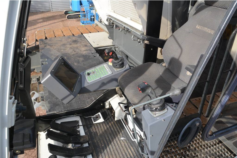 Grúa sobre orugas Liebherr LR 1300 SX: foto 12