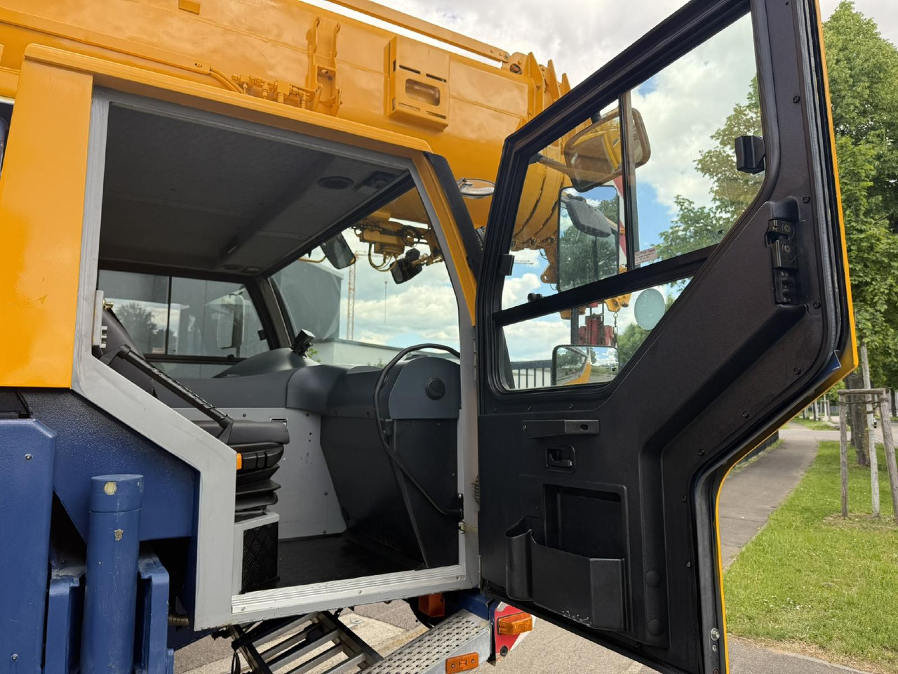 Autogrúa Liebherr LTM 1055-3.1 (05 - 055 855) | 6 x 6: foto 19 Autogrúa Liebherr LTM 1055-3.1 (05 - 055 855) | 6 x 6: foto 19