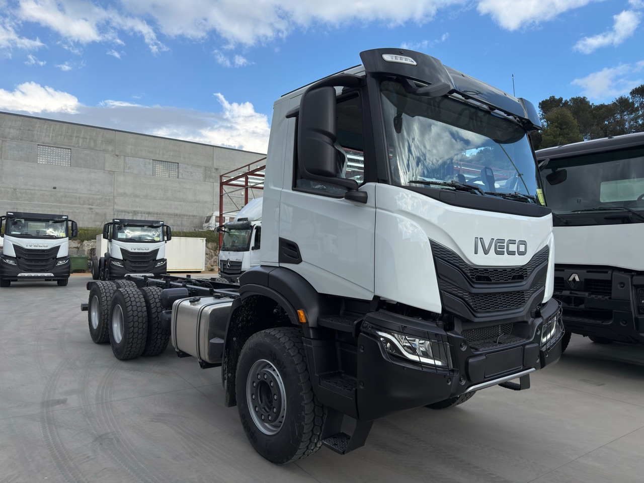 IVECO AD380T46 6x4 E6 (Chassis) - Camión chasis: foto 2 IVECO AD380T46 6x4 E6 (Chassis) - Camión chasis: foto 2