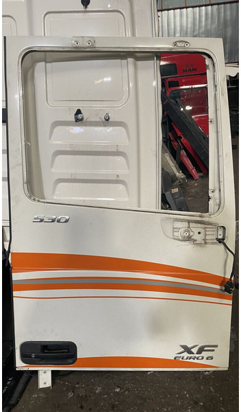 DAF XF - Puerta y piezas: foto 1 DAF XF - Puerta y piezas: foto 1