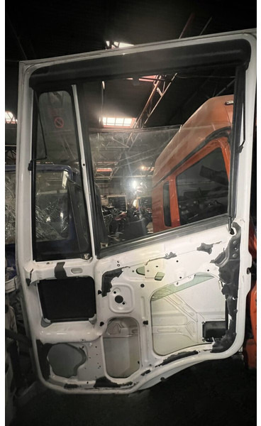 Iveco Stralis - Puerta y piezas: foto 2 Iveco Stralis - Puerta y piezas: foto 2