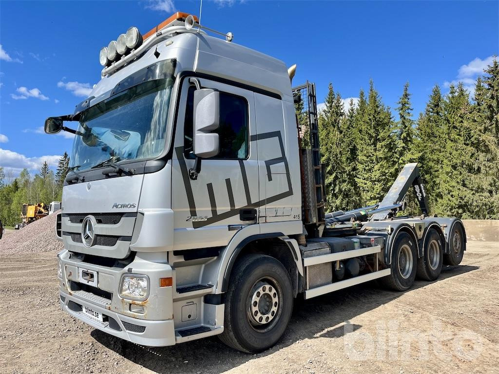 MERCEDES BENZ Actros 930,24 V8 - Camión: foto 1 MERCEDES BENZ Actros 930,24 V8 - Camión: foto 1