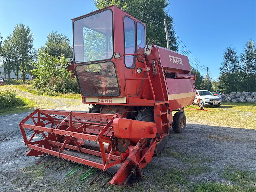 Deutz Fahr 750 - Cosechadora de granos: foto 1 Deutz Fahr 750 - Cosechadora de granos: foto 1