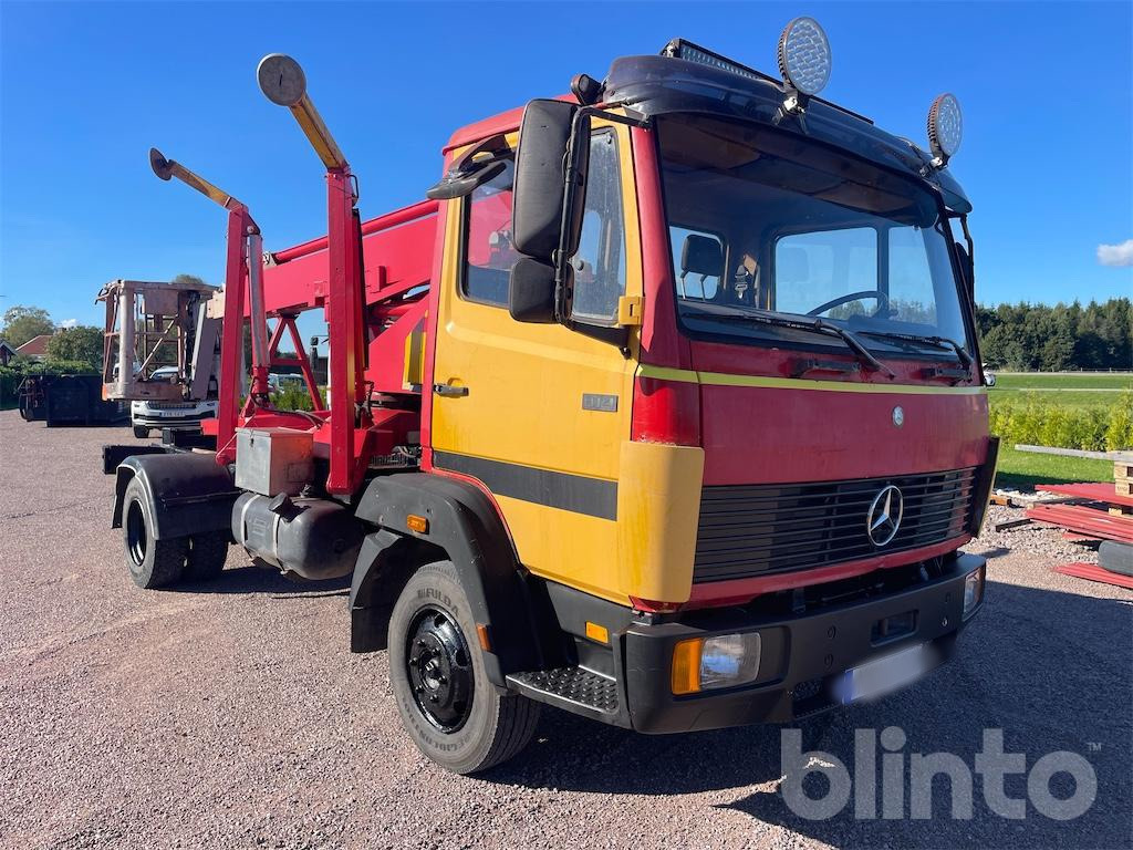 MERCEDES BENZ 814 - Plataforma de tijeras: foto 1 MERCEDES BENZ 814 - Plataforma de tijeras: foto 1