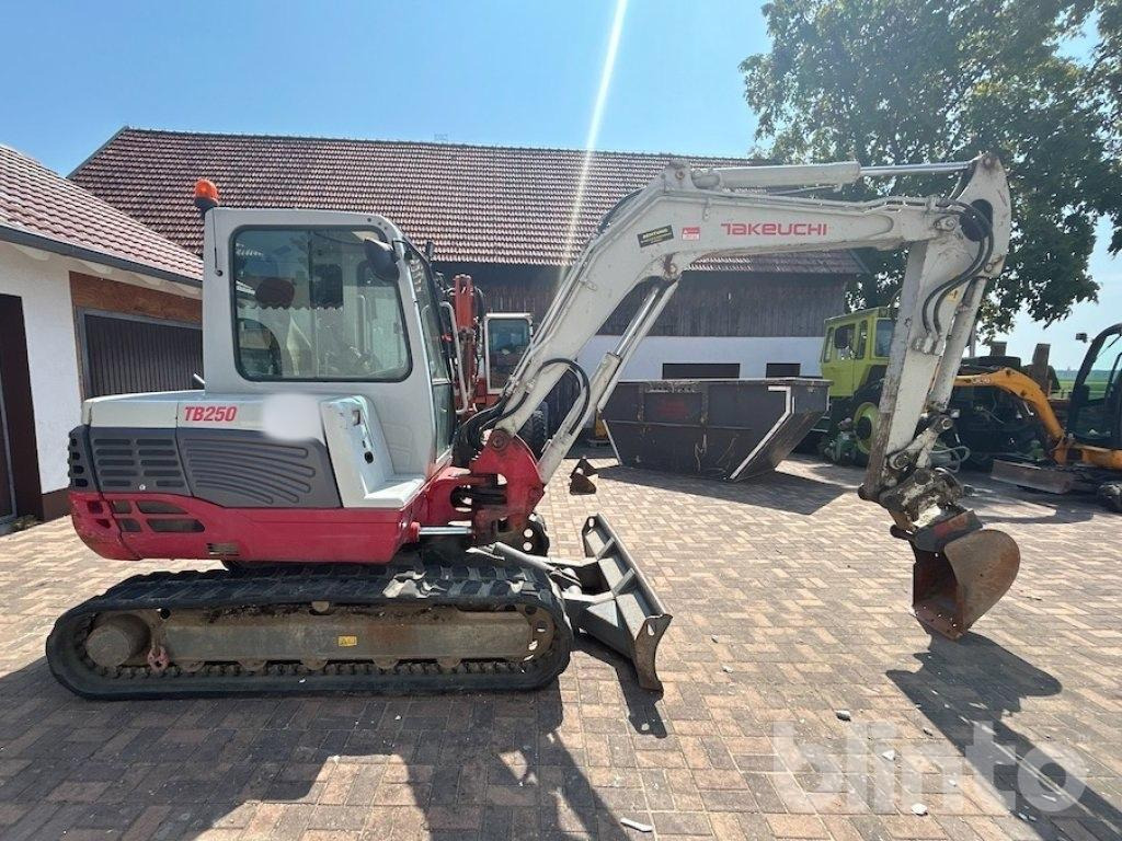 Takeuchi TB250 (2011) - Miniexcavadora: foto 4 Takeuchi TB250 (2011) - Miniexcavadora: foto 4