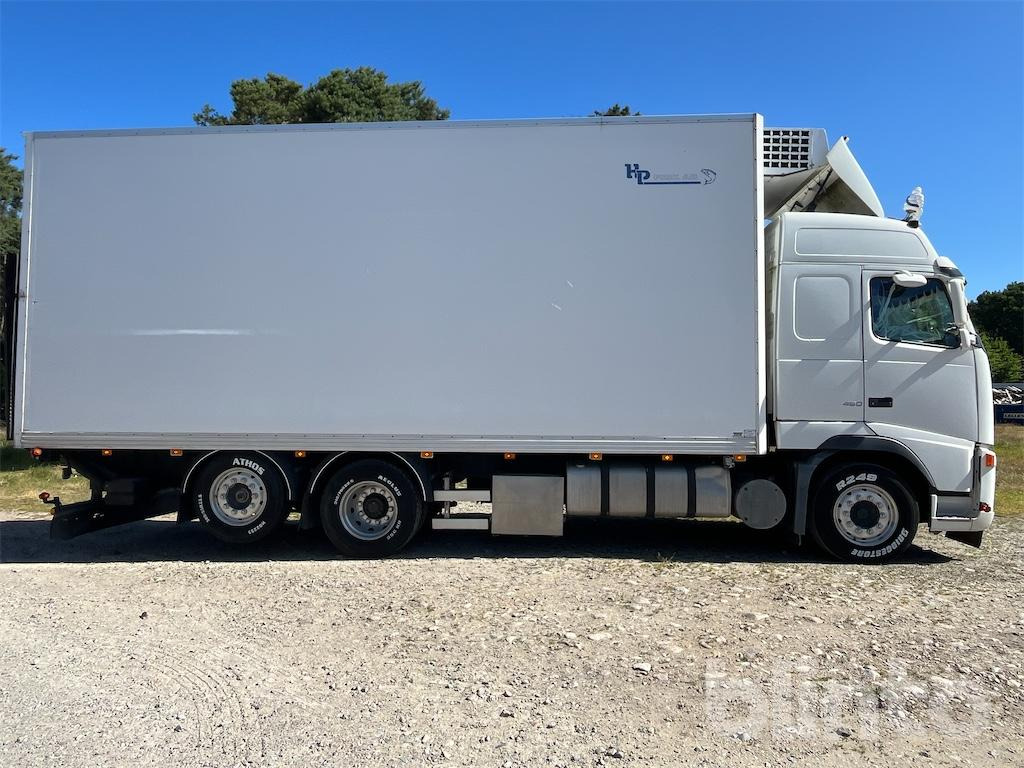 VOLVO FH12 6X2 - Camión frigorífico: foto 4 VOLVO FH12 6X2 - Camión frigorífico: foto 4