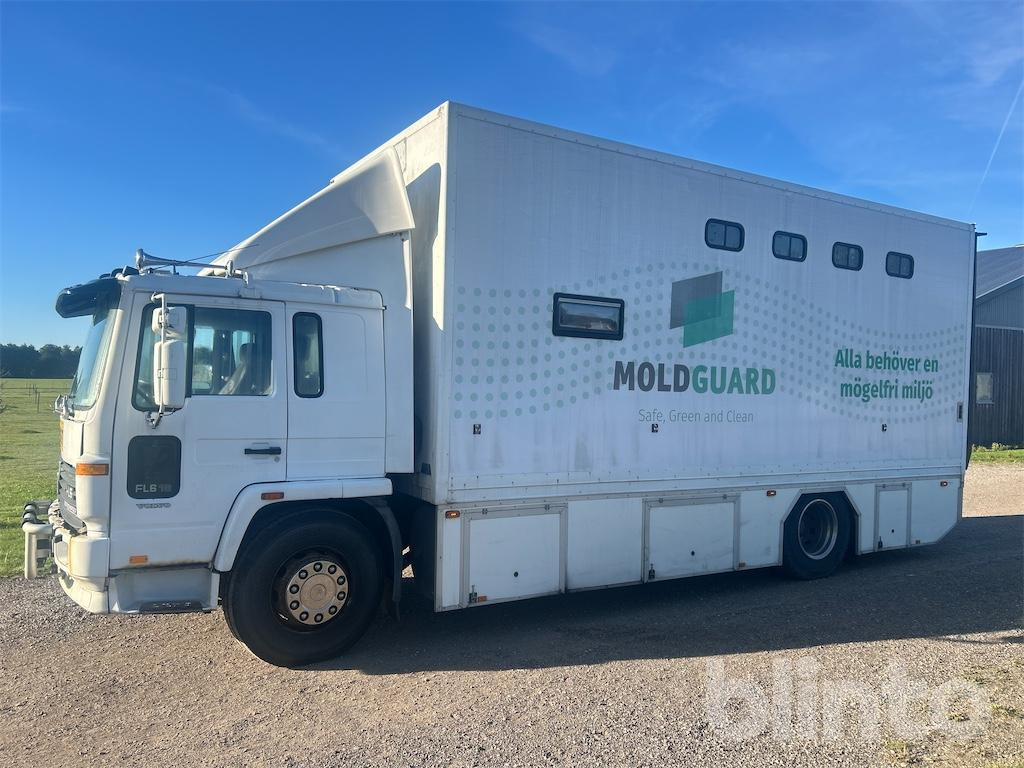 VOLVO FL 618 - Camión para caballos: foto 1 VOLVO FL 618 - Camión para caballos: foto 1
