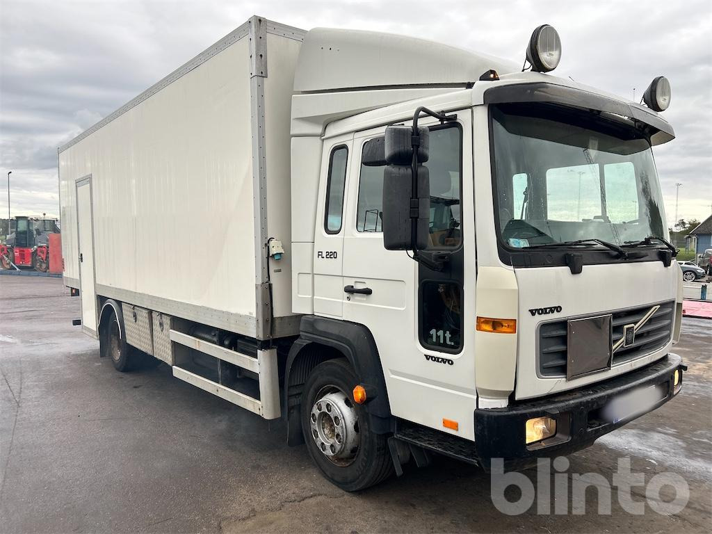 Volvo FL611 4x2 - Nybesiktigad - Camión caja cerrada: foto 3 Volvo FL611 4x2 - Nybesiktigad - Camión caja cerrada: foto 3