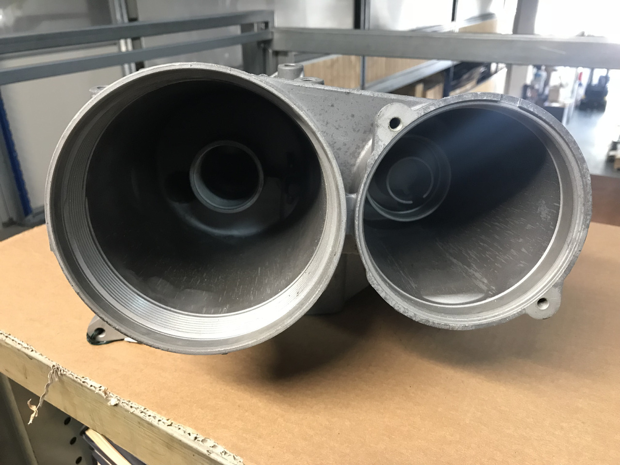 MODULO RAFFREDDAMENTO OLIO MOTORI MAN D2066 / D2676 - Motor y piezas para Camión: foto 4 MODULO RAFFREDDAMENTO OLIO MOTORI MAN D2066 / D2676 - Motor y piezas para Camión: foto 4