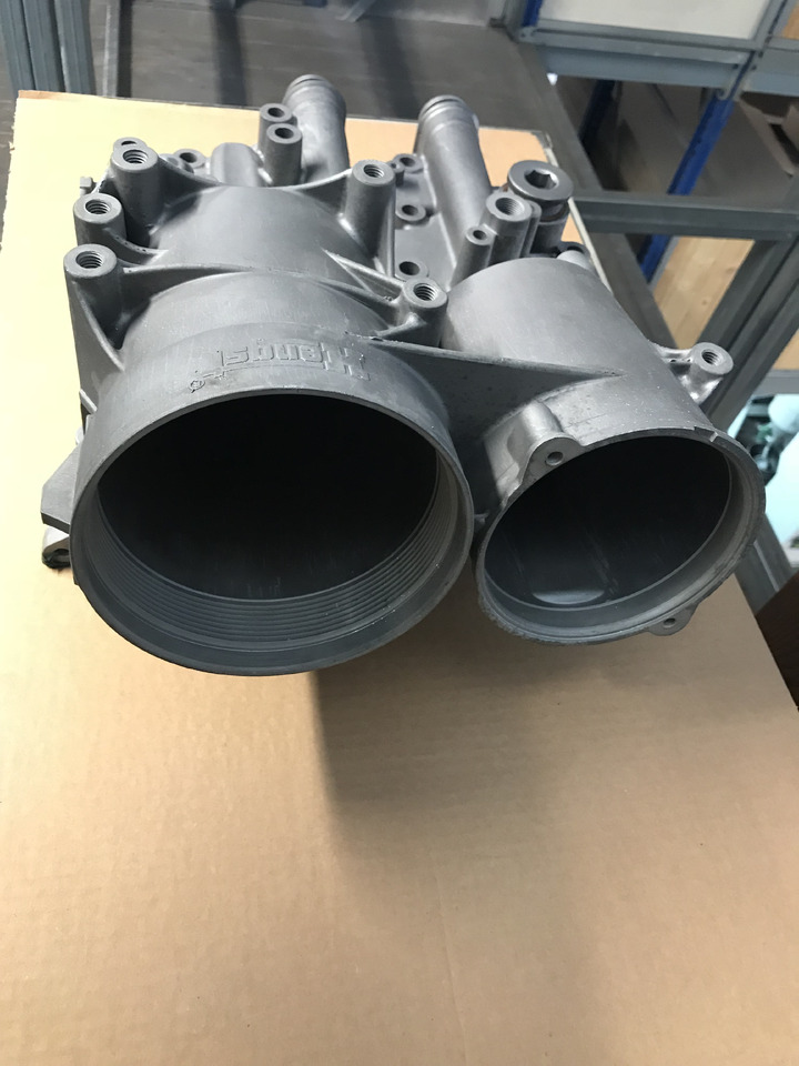 MODULO RAFFREDDAMENTO OLIO MOTORI MAN D2066 / D2676 - Motor y piezas para Camión: foto 2 MODULO RAFFREDDAMENTO OLIO MOTORI MAN D2066 / D2676 - Motor y piezas para Camión: foto 2