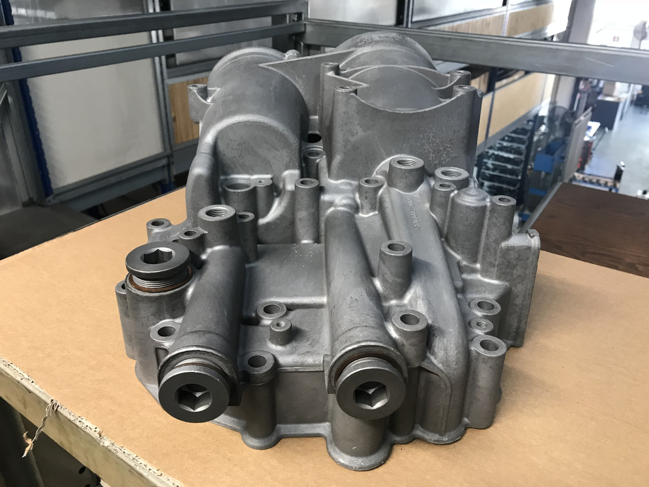 MODULO RAFFREDDAMENTO OLIO MOTORI MAN D2066 / D2676 - Motor y piezas para Camión: foto 5 MODULO RAFFREDDAMENTO OLIO MOTORI MAN D2066 / D2676 - Motor y piezas para Camión: foto 5