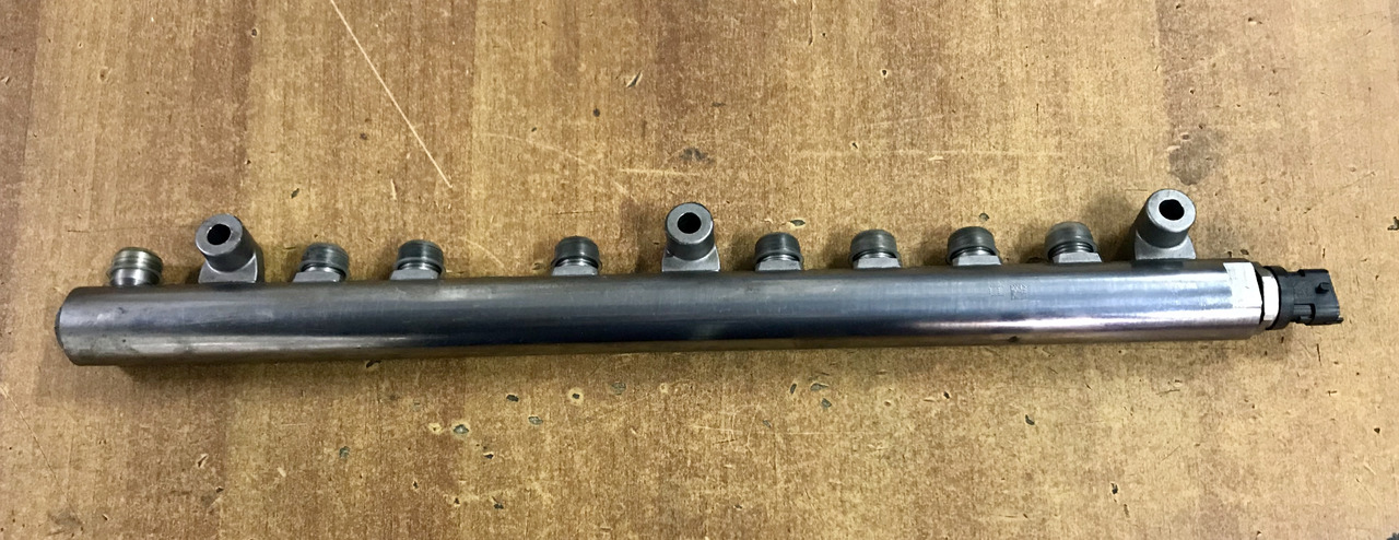 TUBO PRESSIONE RAIL PER MOTORI MAN D2066 - D2676 - Procesamiento de combustible para Camión: foto 1 TUBO PRESSIONE RAIL PER MOTORI MAN D2066 - D2676 - Procesamiento de combustible para Camión: foto 1