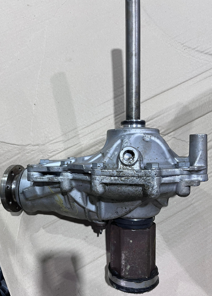 BMW 7558153 FRONT DIFFERENTIAL - Caja de cambios y piezas para Otros maquinaria: foto 4 BMW 7558153 FRONT DIFFERENTIAL - Caja de cambios y piezas para Otros maquinaria: foto 4