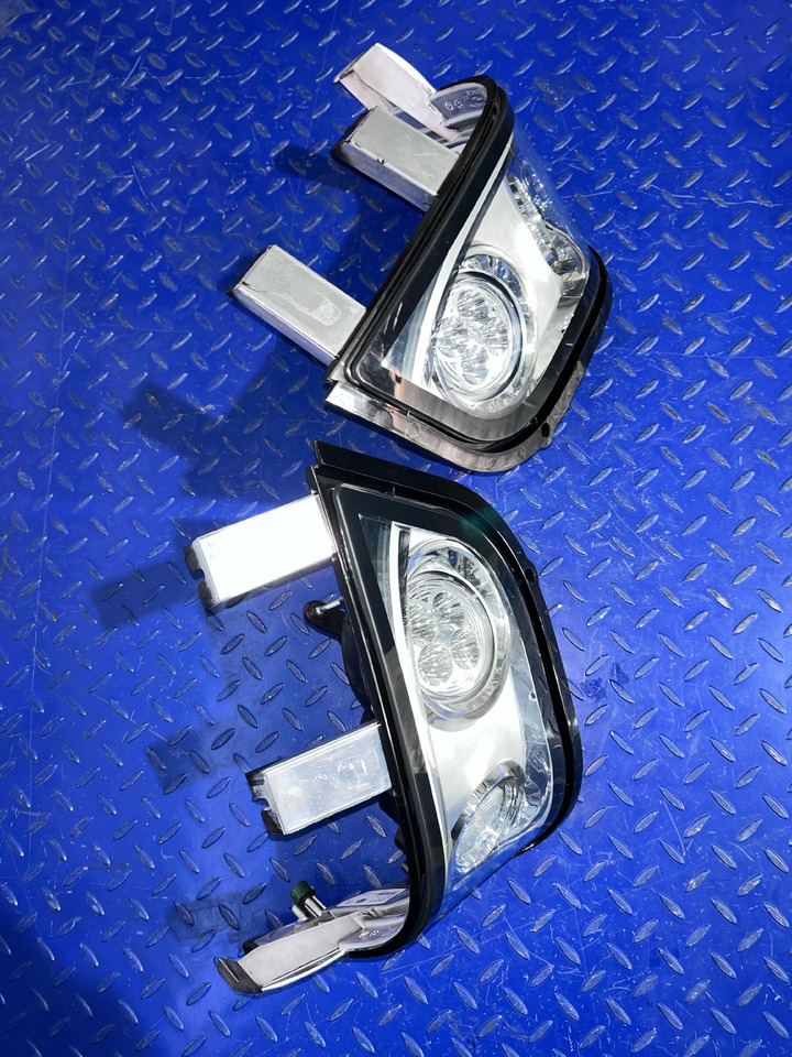 HELLA Headlight Set 1KE996 600-05 / 06 - Faro delantero: foto 2 HELLA Headlight Set 1KE996 600-05 / 06 - Faro delantero: foto 2