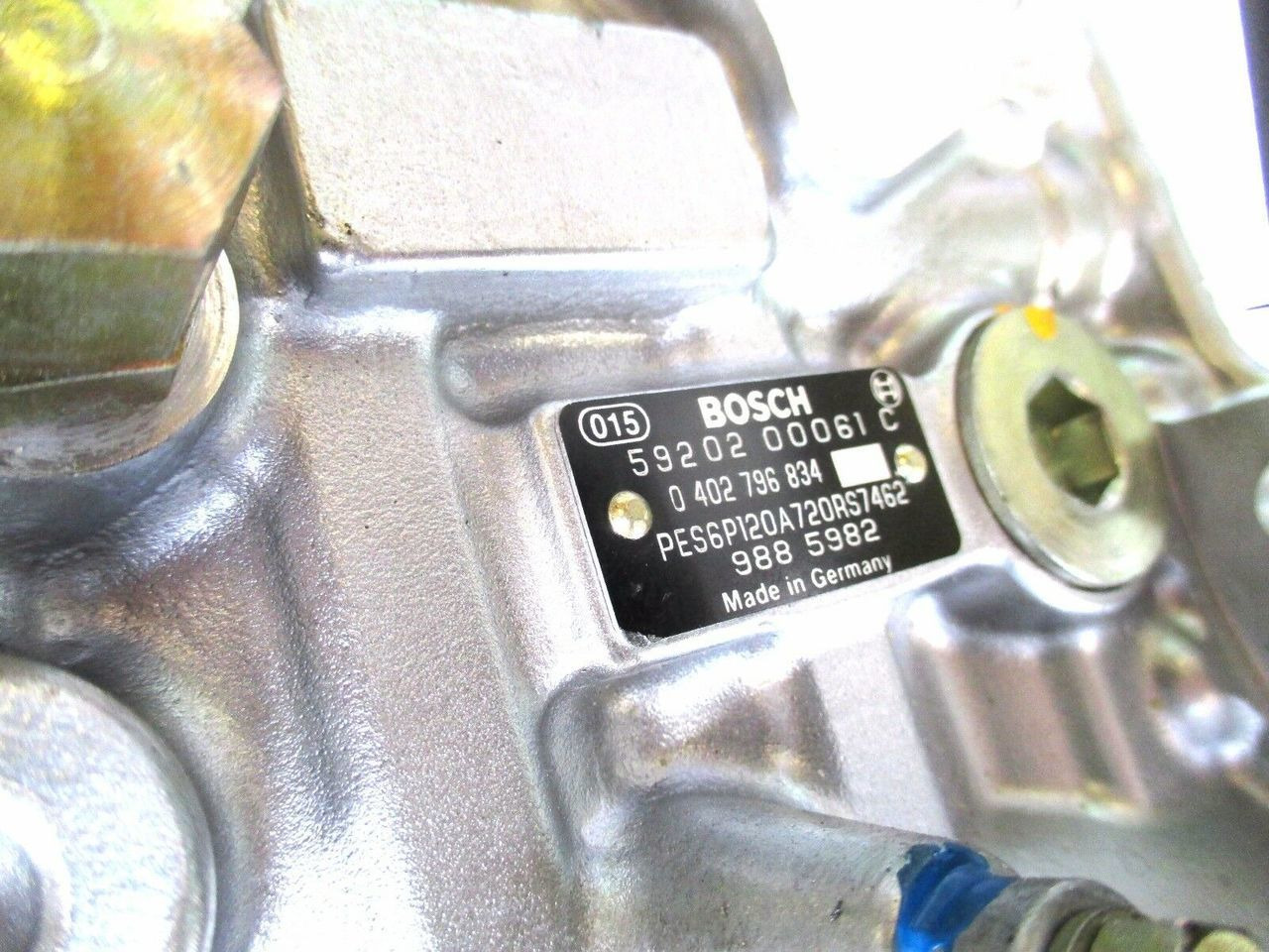 Liebherr Injection Pump 0402796834 - Motor y piezas para Maquinaria de construcción: foto 2 Liebherr Injection Pump 0402796834 - Motor y piezas para Maquinaria de construcción: foto 2