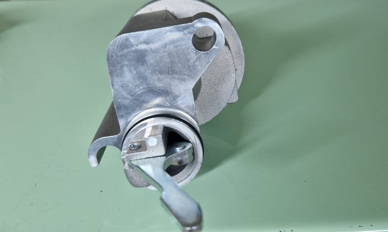 DEUTZ Bobina de oprire 12 V Deutz 4513018 - Piezas de recambio para Maquinaria de construcción: foto 1 DEUTZ Bobina de oprire 12 V Deutz 4513018 - Piezas de recambio para Maquinaria de construcción: foto 1