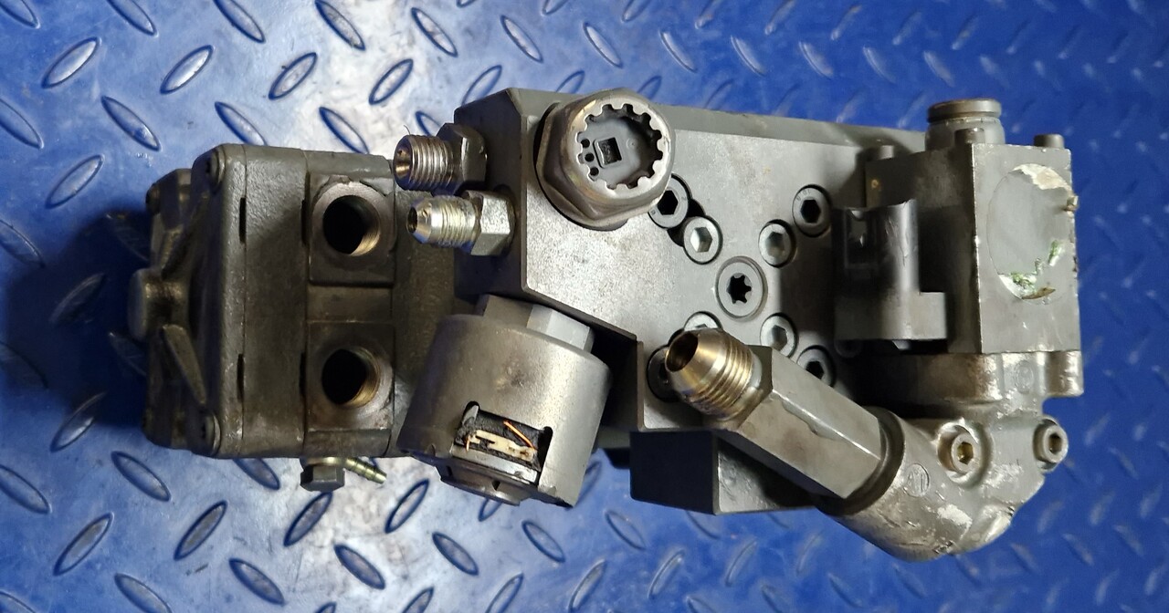 Liebherr INJECTION PUMP 10128462 - Piezas de recambio para Camión: foto 4 Liebherr INJECTION PUMP 10128462 - Piezas de recambio para Camión: foto 4